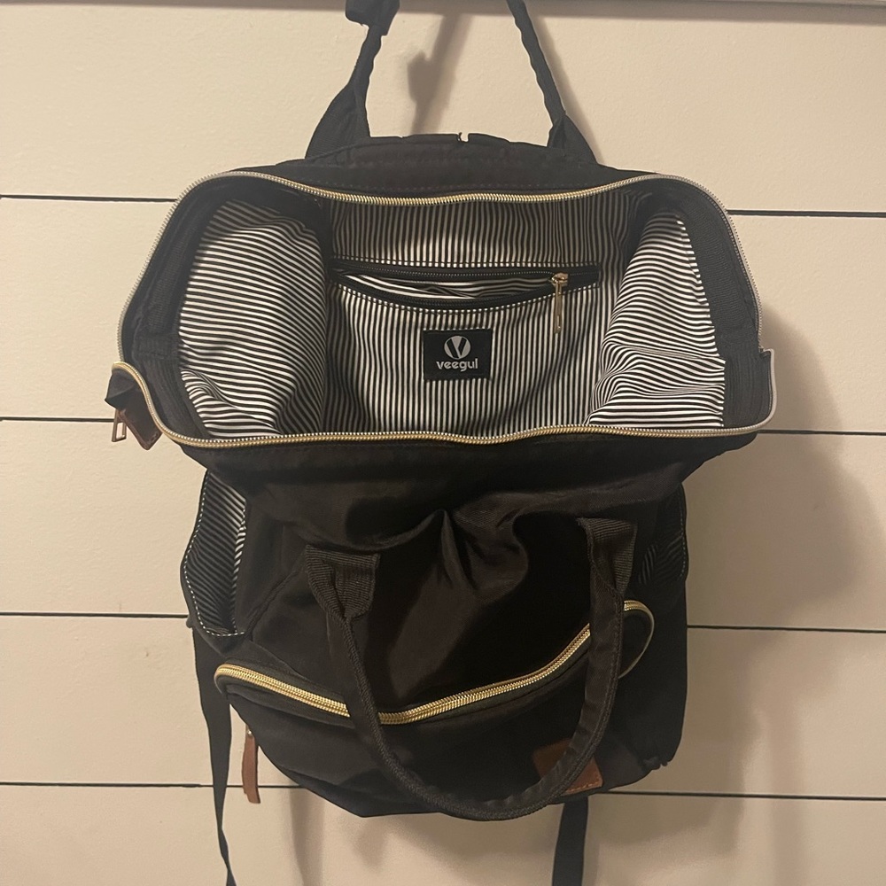 Black backpack - Picture 2 of 3